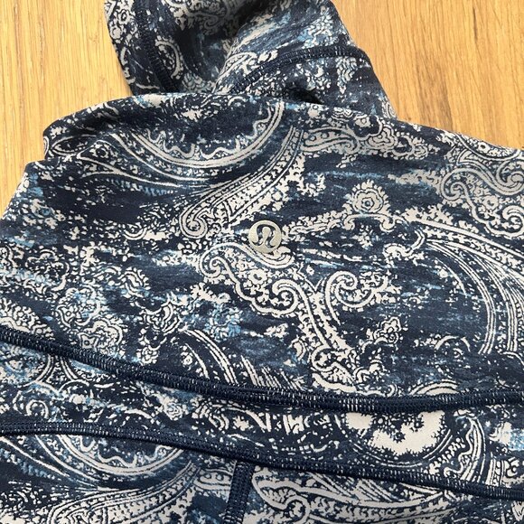 Lululemon Leggings | Unique Blue Pattern | Size 8 - Picture 7 of 7